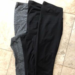 Old Navy Maternity workout capris LOT